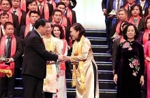 Best Vietnamese firms honored with Gold Star Award