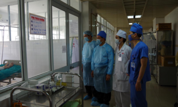 Các công nhân đang được chữa trị tích cực