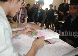 Bãi bỏ hình thức hỗ trợ trực tiếp cho người dân thuộc hộ nghèo ở vùng khó khăn