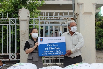 Petrolimex Long An: Hỗ trợ 40 tấn gạo cho người dân khó khăn trong dịch Covid-19