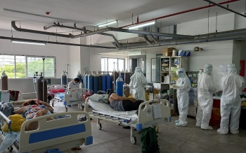 Công đoàn Cơ quan điều hành PV GAS hỗ trợ thực phẩm cho Bệnh viên Dã chiến số 10