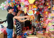 Nghệ An: “Ma trận” đồ chơi Trung Quốc