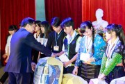 Petrolimex Điện Biên tặng quà học sinh nghèo vượt khó