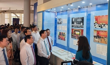 Triển lãm “Những tấm gương bình dị mà cao quý”