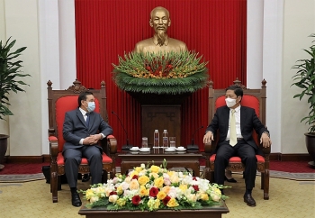 Trưởng Ban kinh tế Trung ương Trần Tuấn Anh tiếp đại sứ Lào và Canada tại Việt Nam