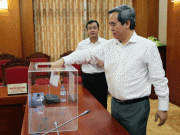 Ban Kinh tế Trung ương quyên góp, ủng hộ đồng bào miền Trung