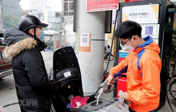 Xăng dầu thế giới tiếp tục tăng, điều chỉnh giá bán lẻ trong nước