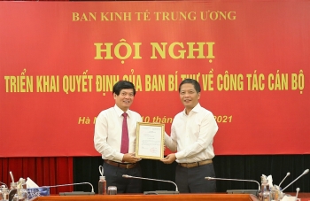 Ban Kinh tế Trung ương trao các quyết định bổ nhiệm nhân sự