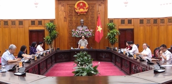 Thủ tướng: Kiểm soát dịch và không để đứt gãy nền kinh tế