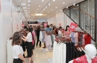 Cân nhắc hàng thời trang tung chiêu giảm giá