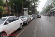 Phí trông xe trung tâm Hà Nội tăng theo giờ, nhiều chủ xe \'chóng mặt\'