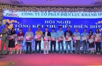 25/133 Nhân viên thu ngân Điện lực Khánh Hòa được khen thưởng hoàn thành xuất sắc nhiệm vụ năm