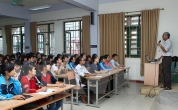 Bộ Giáo dục đề nghị không tăng học phí năm học 2021-2022