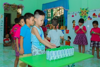 Quảng Nam triển khai sữa học đường, trẻ em được uống sữa miễn phí