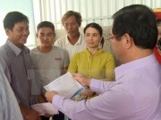 Quảng Ngãi bàn giao tàu cá composite đầu tiên cho ngư dân