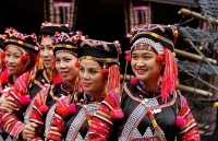 Trang phục phụ nữ Hà Nhì: Vũ điệu của sắc màu