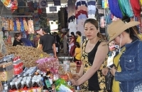 Sôi động chợ biên An Giang