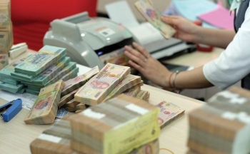 Hiệu lực từ đầu năm 2022: Siết ngân hàng mua trái phiếu, người dân được mở thẻ online