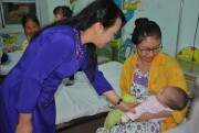 Bộ trưởng Nguyễn Thị Kim Tiến thăm một số cơ sở y tế của Hà Nội
