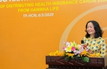 Hanwha Life Vietnam Donates 3,257 health care insurance cards to the poor people