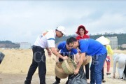 Chương trình dọn vệ sinh bãi biển vịnh Hạ Long- Giữ gìn môi trường xanh, sạch, đẹp