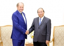 Prime Minister Nguyen Xuan Phuc meets Generali Group CEO