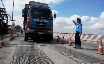 Đợt cao điểm một tháng kiểm tra, xử lý xe chở hàng quả tải