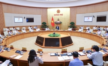 Nghiên cứu sửa quy định về tiêm vaccine, quyết liệt thúc đẩy đầu tư công, phục hồi và phát triển