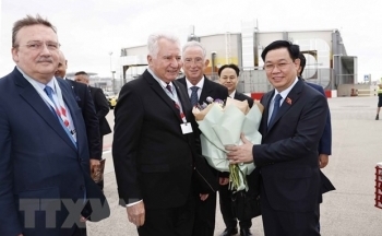 Chủ tịch Quốc hội Vương Đình Huệ bắt đầu thăm chính thức Hungary