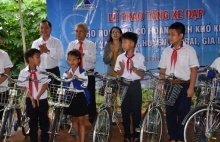 Tân Hiệp Phát trao tặng 50 chiếc xe đạp cho học sinh nghèo tại vùng biên giới tỉnh Gia Lai