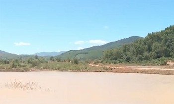 Đắk Lắk: Bắt tạm giam nguyên chủ tịch xã và bố vợ trục lợi đền bù