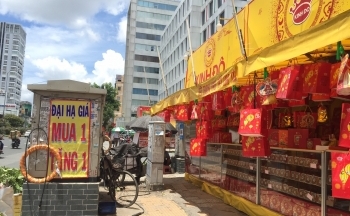 Chưa đến mùa, bánh trung thu đã đại hạ giá
