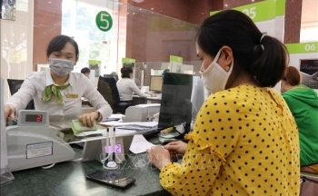 Lãi suất ngân hàng bất ngờ biến động trái chiều