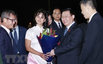 Chủ tịch Quốc hội tới Canberra, bắt đầu thăm chính thức Australia