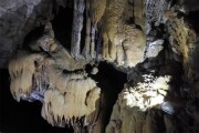 Phát hiện 23 hang động mới ở vịnh Hạ Long