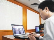 Chứng khoán đỏ sàn,  nhà đầu tư tìm nơi “trú ẩn”