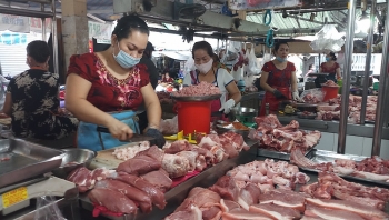 Giá thực phẩm hôm nay 17/1: Giá rau củ ổn định, thịt heo tăng