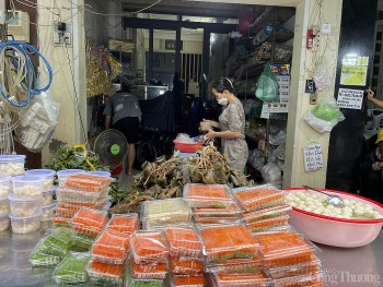 Thị trường Tết Đoan ngọ tại TP. Hồ Chí Minh nhộn nhịp, giá ổn định