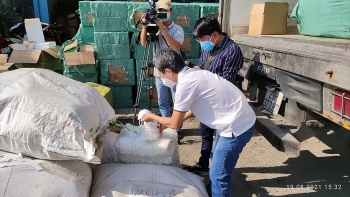 TP. Hồ Chí Minh: Tạm giữ lô hàng hơn 200.000 vật tư y tế không rõ nguồn gốc