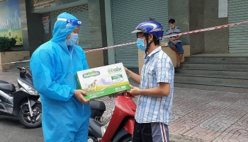 Nutifood giảm giá sữa 50%, tiếp sức người dân Hà Nội và Long An chống dịch