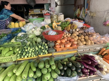 Giá thực phẩm hôm nay 12/11: Giá rau củ tăng giảm trái chiều