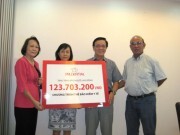 Prudential Việt Nam trao tặng 7.000 thẻ bảo hiểm y tế miễn phí cho người cận nghèo
