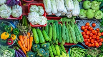 Giá thực phẩm hôm nay 25/12: Giá rau củ tăng