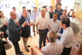 VCF trao tặng hệ thống lọc nước trị giá 2 tỷ đồng cho học sinh tỉnh Long An