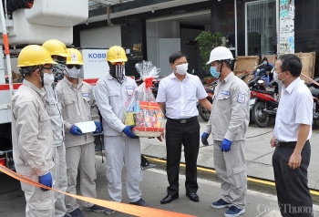 EVNHCMC: Nhiều hoạt động thiết thực, hỗ trợ chăm lo người lao động trong 