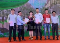 Trao chứng nhận quyền sử dụng đất cho hơn 620 khách hàng tại dự án Phú Hồng Khang - Phú Hồng Đạt