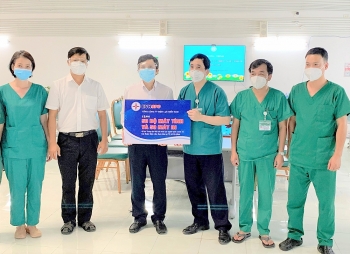 EVNHCMC và EVNSPC trao tặng 200 bộ máy tính, máy in hỗ trợ công tác quản lý điều trị người bệnh Covid