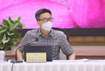 Đồng Tháp cần tăng tốc tiêm chủng vắc xin, duy trì hoạt động sản xuất kinh doanh