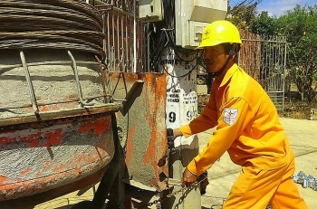 Ngành điện Đắk Lắk chung tay xây dựng nông thôn mới