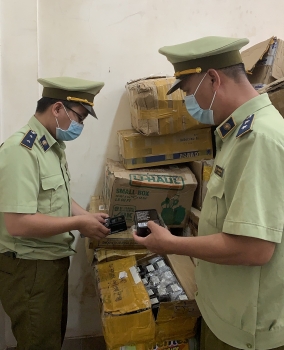 Quản lý thị trường Thừa Thiên Huế: Phát hiện, tạm giữ số lượng lớn mỹ phẩm không có hóa đơn, chứng từ